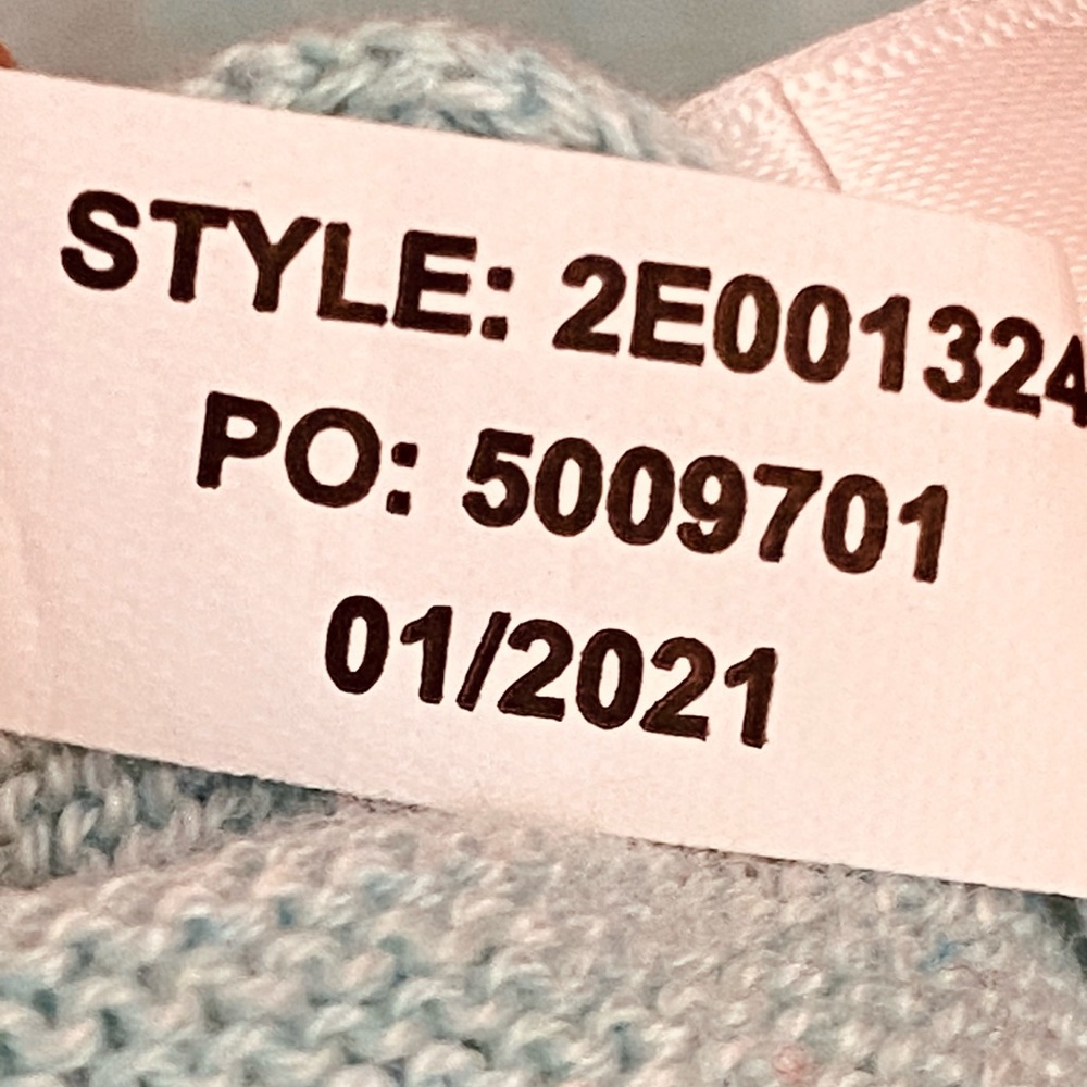 Vineyards  Vine Woman’s Size XL Pullover Embroidered Sweater Spell Out Logo - Picture 10 of 11